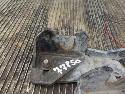 20956842 VOLVO Кронштейн троса КПП