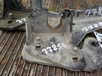 20956844 VOLVO Кронштейн троса КПП