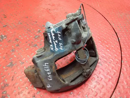 9444204701 MERCEDES Суппорт передний правый