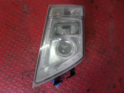 82304599 VOLVO Фара левая