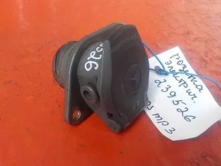 305458228 MERCEDES Розетка электрическая, Отсутствует