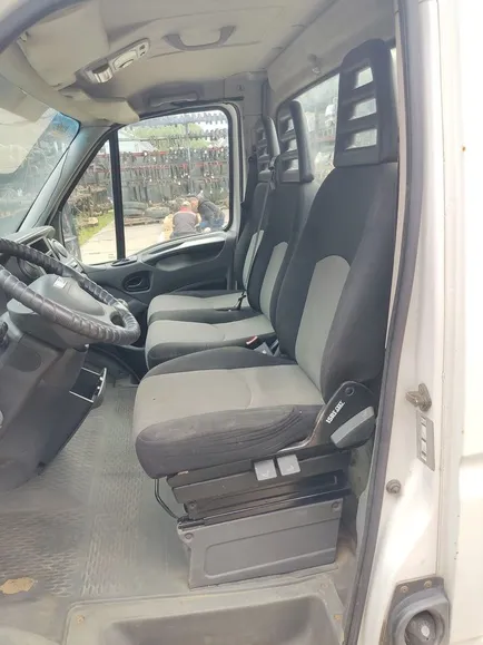 5801403143 IVECO Сиденье левое, Отсутствует