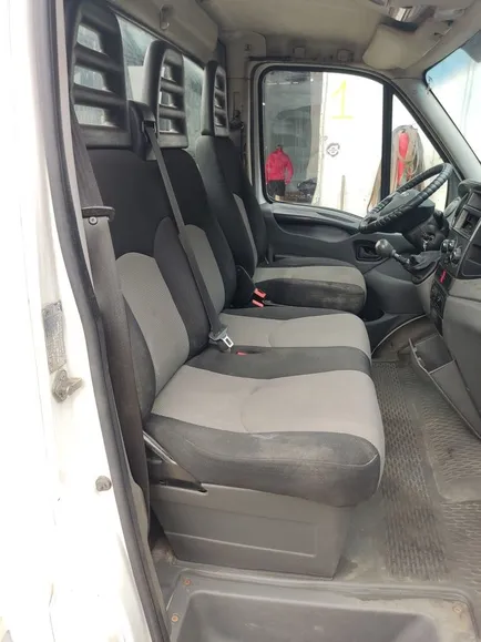 5801457057 IVECO Сиденье правое, Отсутствует