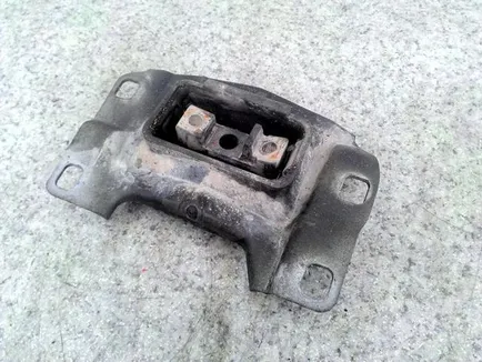 1798908 FORD Опора КПП