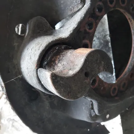 5010067942 RENAULT Вал тормозной передний левый, Отсутствует
