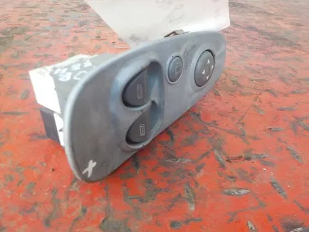 504213849 IVECO Блок кнопок, Отсутствует