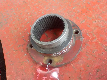 5001843761 RENAULT Фланец КПП