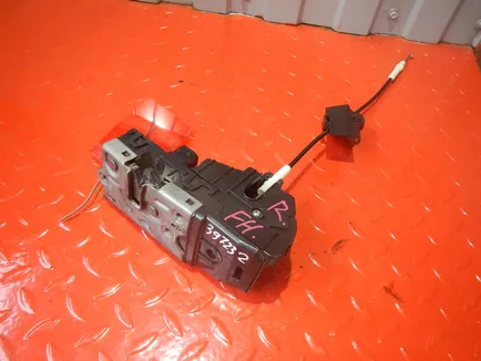 23361595 VOLVO Замок двери