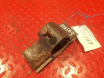 9305210097 MERCEDES Кронштейн крыла переднего