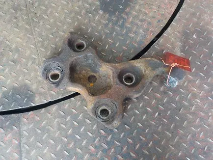 5010600043 RENAULT Опора заднего амортизатора правая