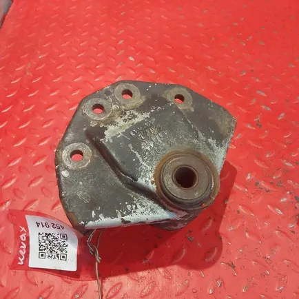 5010092421 RENAULT Кронштейн передней рессоры правый, Отсутствует