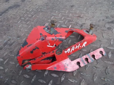 85417015136 MAN Кронштейн бампера правый, Отсутствует