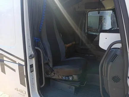 82111449 VOLVO Сиденье правое, Отсутствует