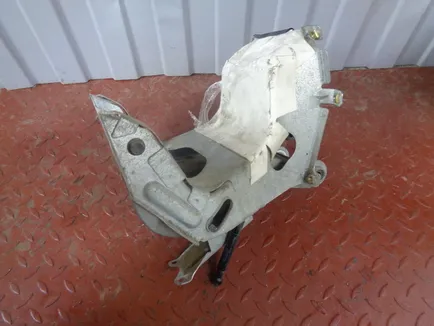 20360842 VOLVO Кронштейн рулевой колонки, Отсутствует
