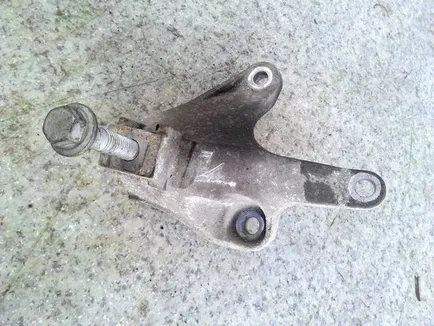 1326816 FORD Опора КПП