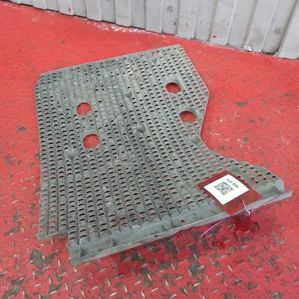 9438811005 MERCEDES Брызговик, Отсутствует