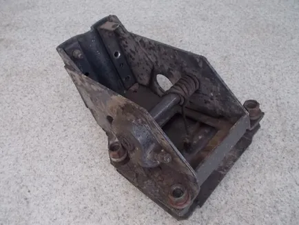 20560597 VOLVO Кронштейн запасного колеса