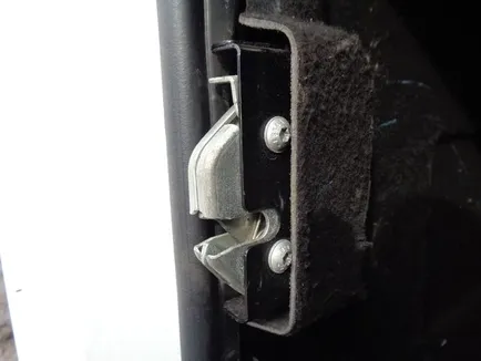 9607520250 MERCEDES Замок бардачка, Отсутствует