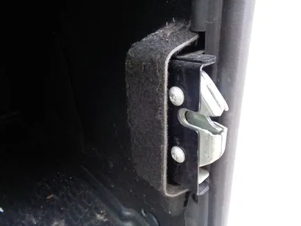 9607520250 MERCEDES Замок бардачка, Отсутствует