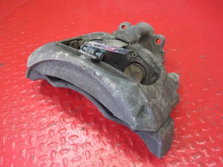 9444207601 MERCEDES Суппорт передний правый, Отсутствует