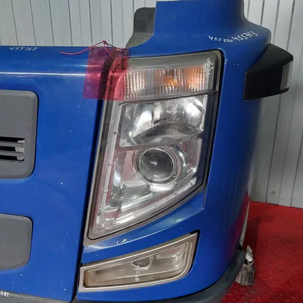 82304599 VOLVO Фара левая