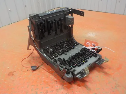 5010466950 RENAULT Блок предохранителей, Отсутствует