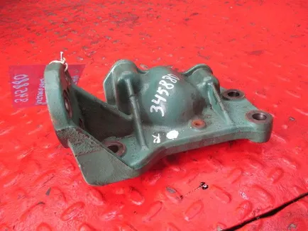 21861873 VOLVO Кронштейн ролика натяжителя