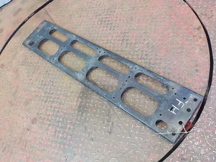 20541198 VOLVO Кронштейн подножки