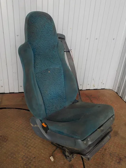 1377386 DAF Сиденье левое, Отсутствует