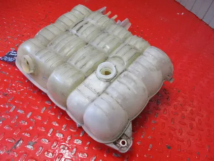 21883433 VOLVO Бачок расширительный, Отсутствует