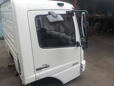 9737203205 MERCEDES Дверь правая, Отсутствует