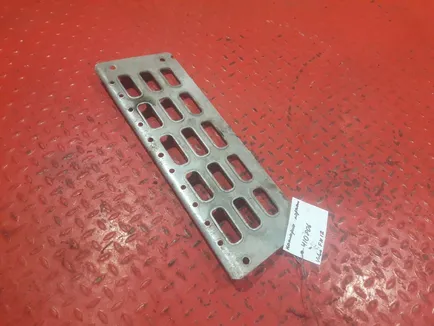 8191315 VOLVO Накладка подножки
