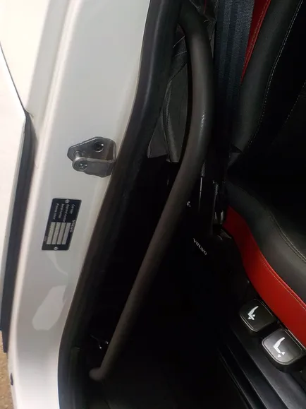 82246701 VOLVO Поручень, Отсутствует