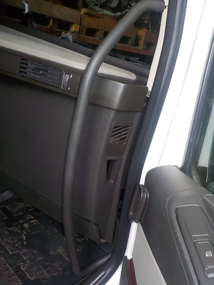 82146339 VOLVO Поручень, Отсутствует