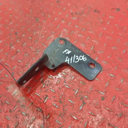 82318843 VOLVO Кронштейн подножки