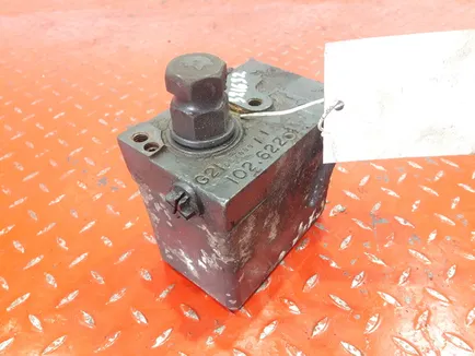 15533801 MERCEDES Насос подъема кабины