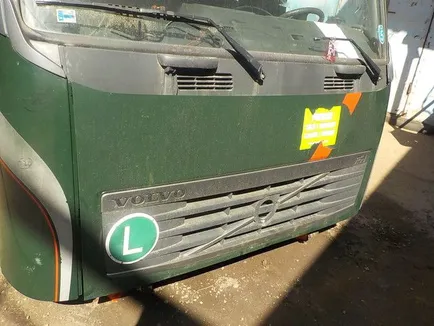 82255255 VOLVO Решетка радиатора, Отсутствует