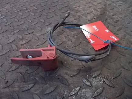 9418900272 MERCEDES Ручка бардачка левого, Отсутствует