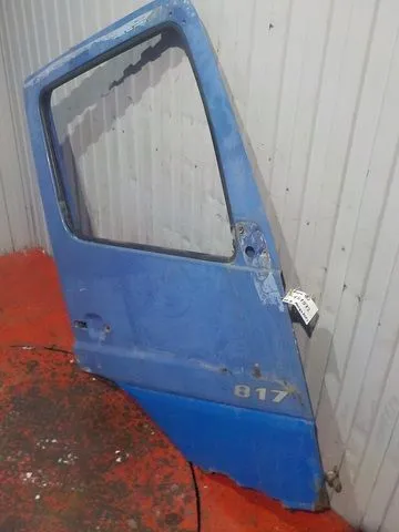 9737201805 MERCEDES Дверь правая, Отсутствует