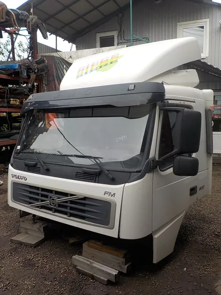 Кабина VOLVO Day Cab, Отсутствует