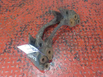 85109886 VOLVO Скоба суппорта заднего, Отсутствует