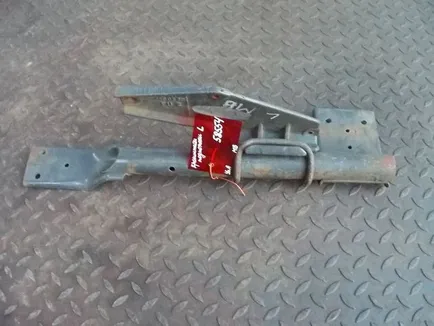 9416601414 MERCEDES Кронштейн подножки, Отсутствует