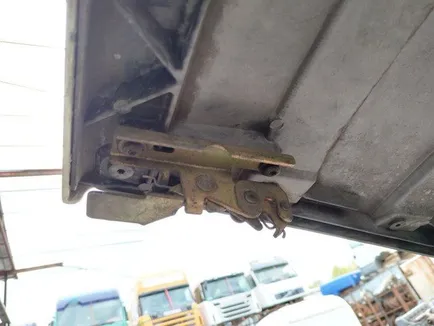 1354695 DAF Замок капота, Отсутствует