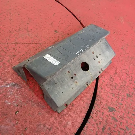 41213718 IVECO Накладка крыла правая