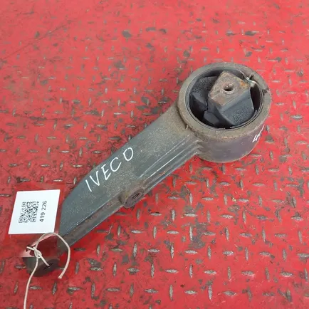 504239612 IVECO Кронштейн кабины передний