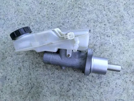 1689827 FORD Главный тормозной цилиндр