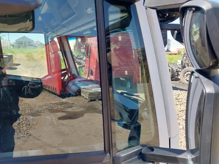 504080386 IVECO Стекло боковое