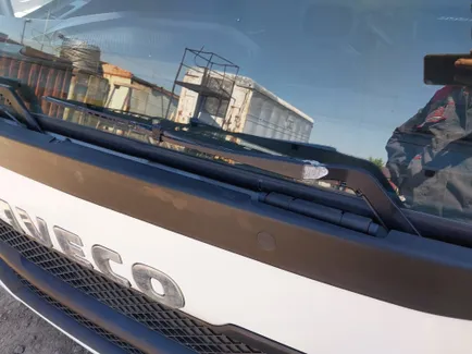 500305927 IVECO Поводок стеклоочистителя
