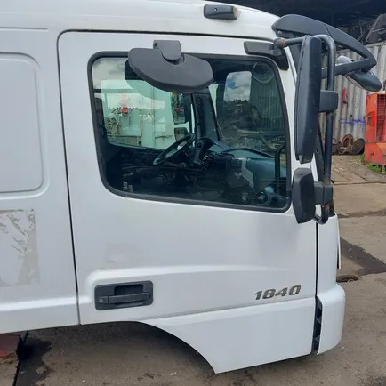 9407200405 MERCEDES Дверь правая, Отсутствует