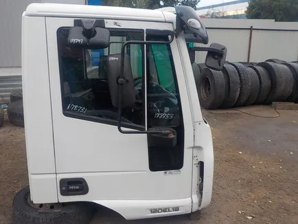 504232512 IVECO Дверь правая, Отсутствует